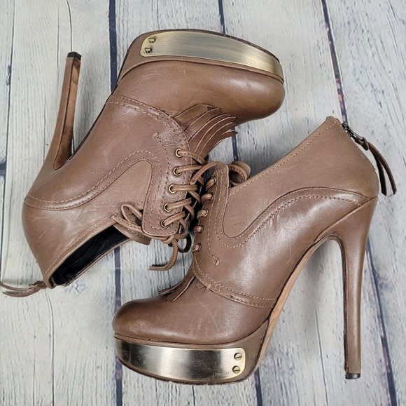 HOUSE OF HARLOW | leather platform back zip & laceup kiltie stilleto heels - Picture 2 of 10